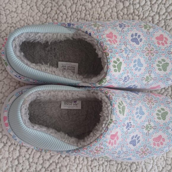 Lovely, Comfy New/Unused slippers from The Animal Rescue Site; Size 8 woman's - Picture 2 of 3